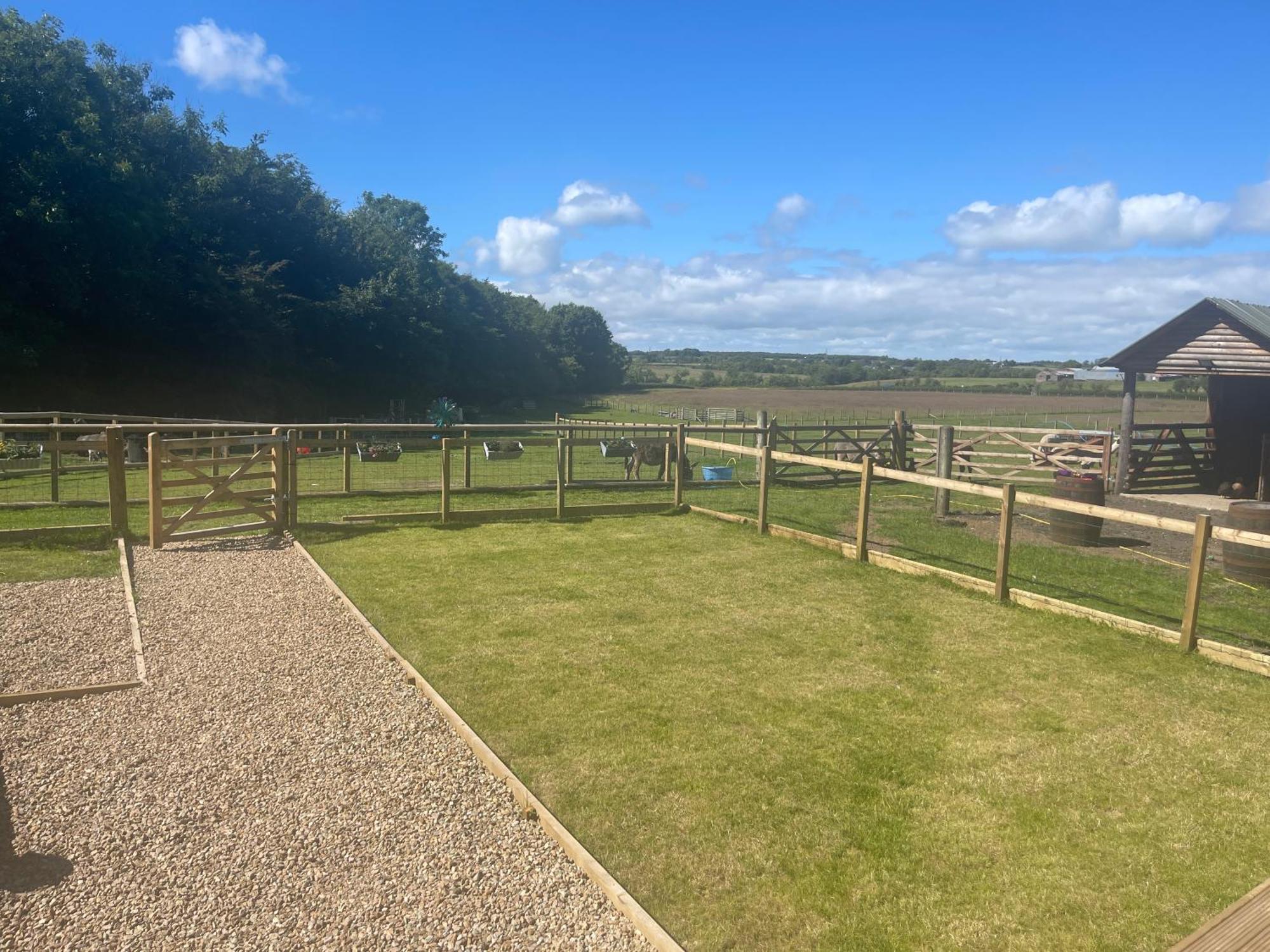 Millburn Mini Farm Hotel Kilwinning Exterior photo